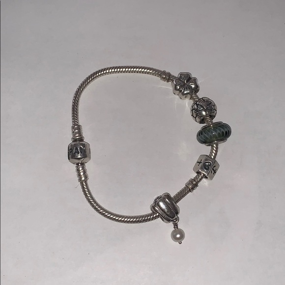 Pandora bracelet with 5 retired charms - Picture 2 of 4